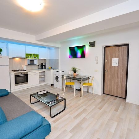 Ben Yehuda - Shabbat Friendly Apartments Bukarest Eksteriør billede