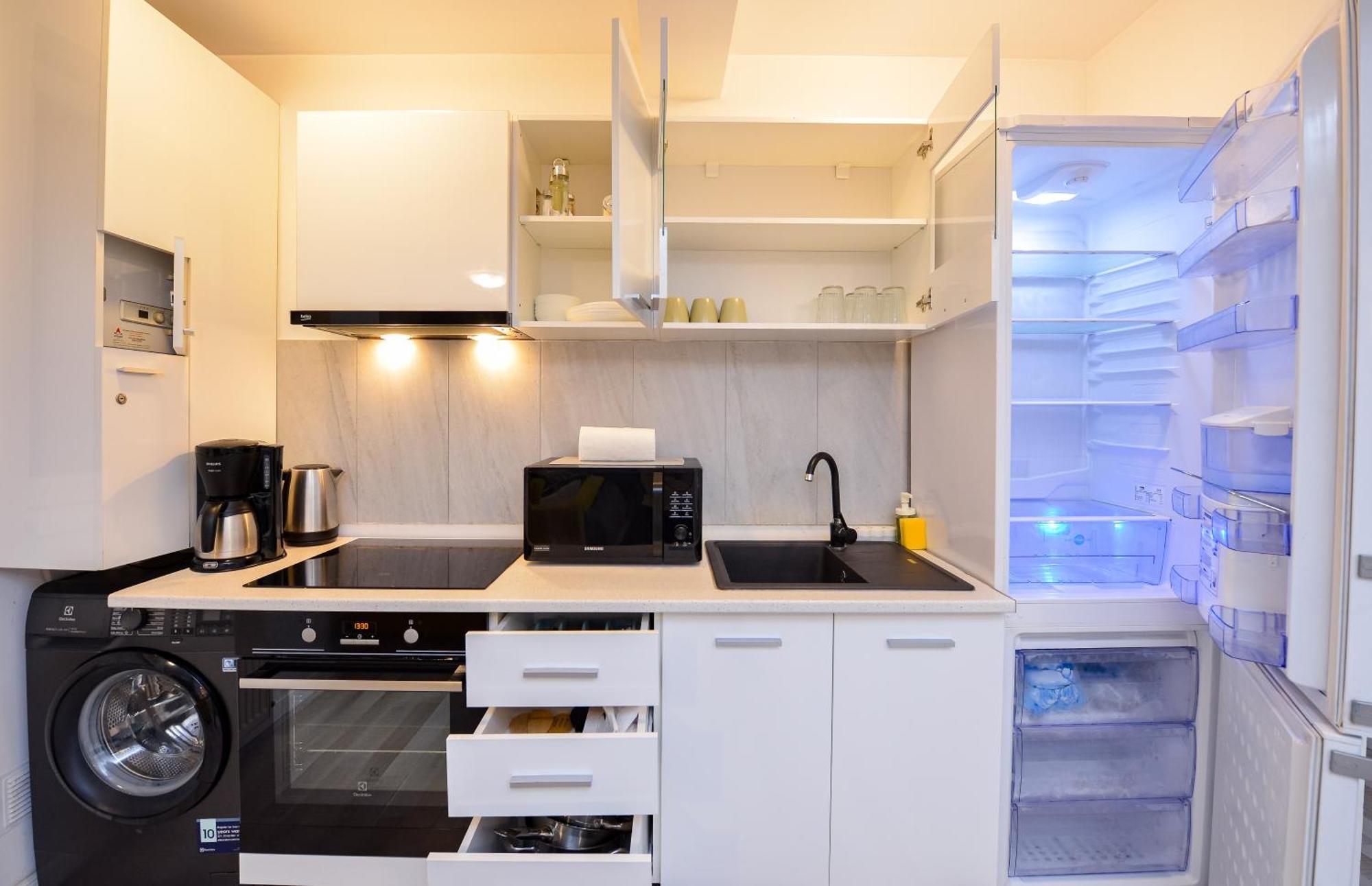 Ben Yehuda - Shabbat Friendly Apartments Bukarest Eksteriør billede